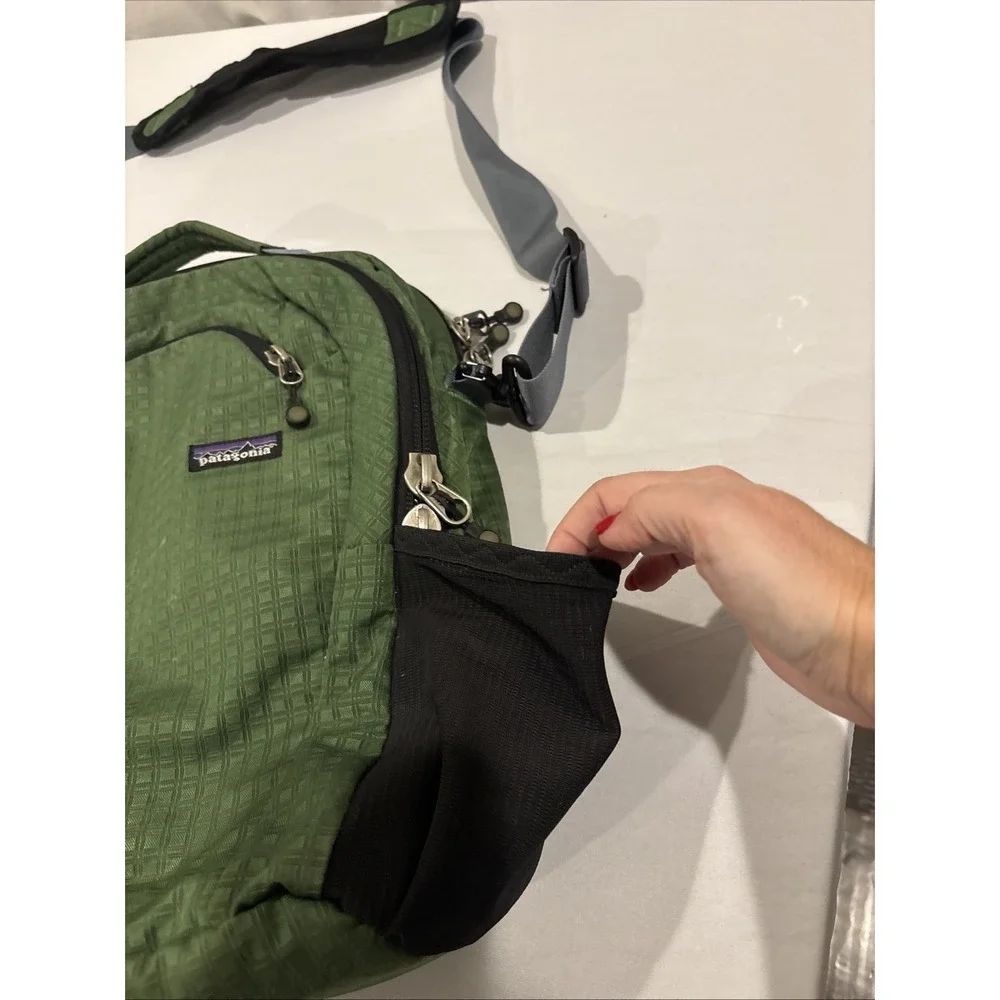 Patagonia Vintage 30L Messenger Laptop Sling Bag With Strap Green/Black